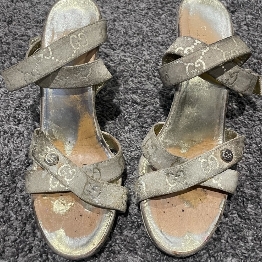 Gucci tan& Gold suede sandals sz 8 euro 38